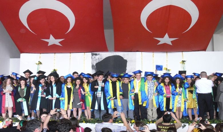 Bafra Anadolu Lisesi 167 Mezun Verdi - Samsun'un Bafra Anadolu Lisesi, 13. dönem mezunlarını coşkulu bir törenle uğurladı.