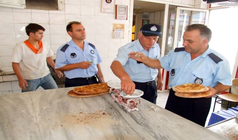 Zabıtadan Pastane Ve Fırınlara Denetim - Samsun'un Bafra Belediyesi zabıta ekipleri, ramazan ayı dolayısıyla pastane ve fırınları denetledi.
