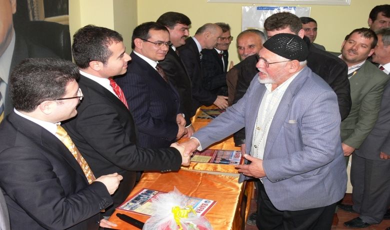 Bafra Ak Parti'de Bayramlaşma - Adalet ve Kalkınma Partisi (AK Parti) Bafra İlçe Başkanlığı'nda milletvekilleri, partililer ve vatandaşlar bayramlaştı.