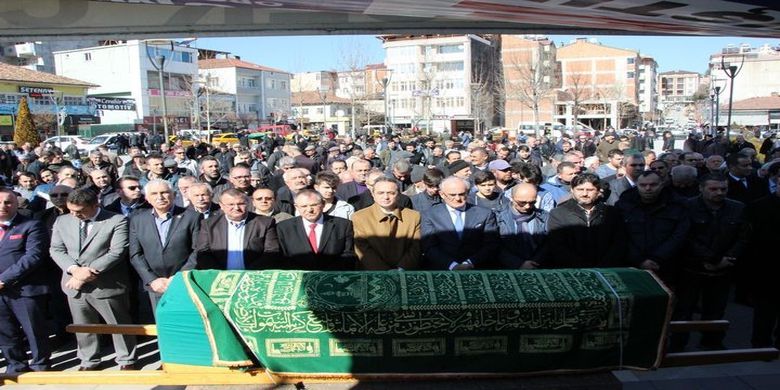 Chp'li Tezcan'ın Amcası Toprağa Verildi - CHP Genel Başkan Yardımcısı Bülent Tezcanın amcası Fikret Tezcan, Samsunun Havza ilçesinde toprağa verildi