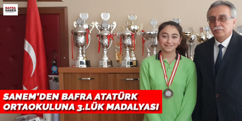 Bafra Atatürk OrtaokulunaTekvandoda 3.lük Madalyası - Bafra Atatürk Ortaokulu Samsun`da düzenlenen okullar arası tekvando müsabakalarında 3. oldu.