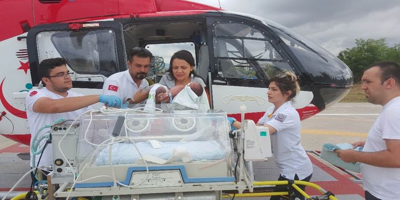 Bebeğin Yardımına Ambulans Helikopter Yetişti - Samsunda yeni doğmuş solunum sıkıntısı çeken bebeğin yardımına ambulans helikopter yetişti