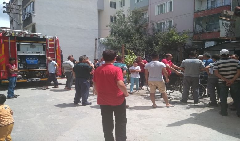 Yangın Korkuttu - Samsun'un Bafra ilçesinde garaj bahçesinde çıkan yangın korkulu anlar yaşanmasına neden oldu.