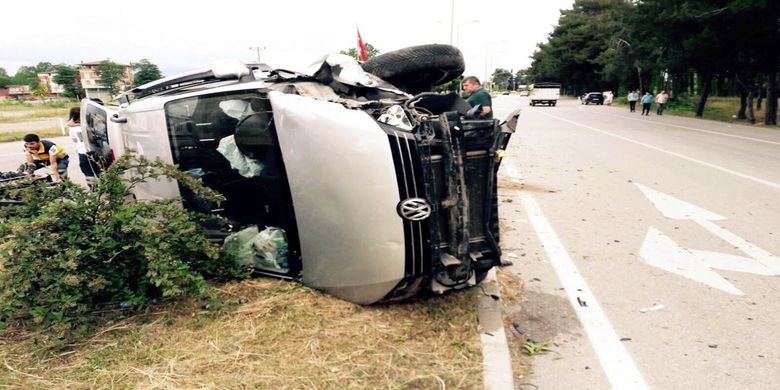 Samsun'da Trafik Kazası: 6 Yaralı - Samsunda meydana gelen trafik kazasında 1i ağır 6 kişi yaralandı