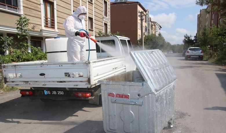 Bafra'da Çöp Konteynerleri Dezenfekte Ediliyor - Bafra Belediyesi Temizlik İşleri Müdürlüğü ekipleri şehir merkezindeki çöp konteynerlerini dezenfekte ediyor.