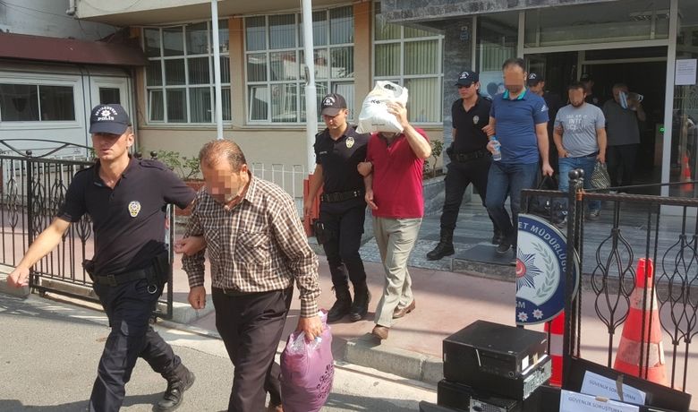 Samsun'da “bylock”tan 11 Kişi Adliyeye Sevk Edildi - Samsun'da, FETÖ/PDY soruşturması kapsamında örgütün gizli haberleşme ağı olan “Bylock” kullandıkları ileri sürülen 11 kişi adliyeye sevk edildi.