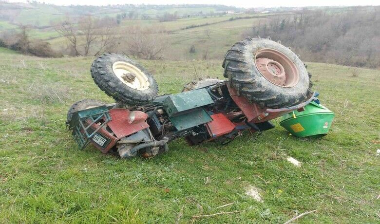 Devrilen traktörün sürücüsü hayatını kaybetti - Samsun’da devrilen traktörün sürücüsü hayatını kaybetti.