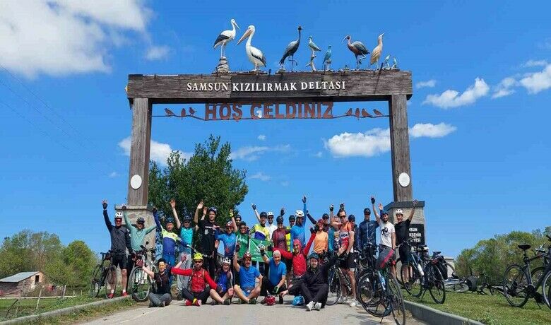 Kızılırmak Deltası’na bisiklet turu:104 km pedal çevirdiler - Samsun’da bisiklet tutkunları, Turizm Haftası etkinlikleri çerçevesinde Atakum ilçesinden Kızılırmak Deltası’na gerçekleştirdikleri bisiklet turunda 104 kilometre pedal çevirdi.
