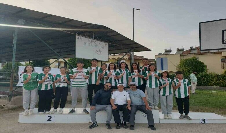 Alaçamspor Bocce Takımı 3dalda Türkiye şampiyonu oldu - Samsun Alaçamspor Bocce Takımı bocce petank küçükler, yıldızlar ve gençlerde Türkiye şampiyonu oldu.