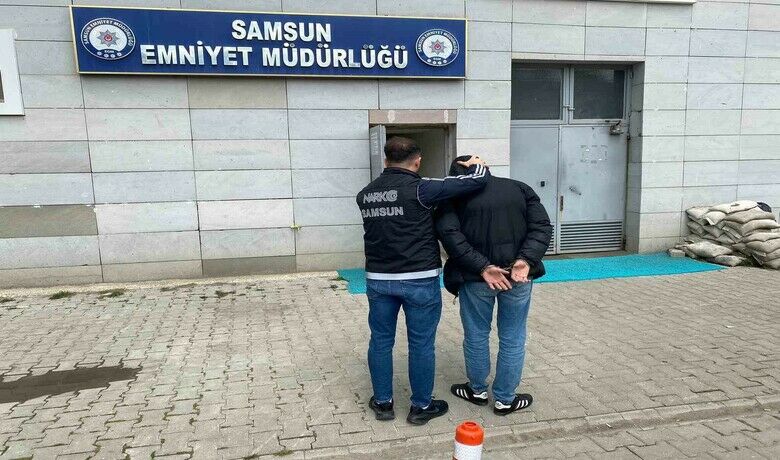 Uyuşturucuyla yakalanan şahsın 9 yıl10 ay hapis cezası ortaya çıktı - Samsun’da polisin takibi sonucu uyuşturucuyla yakalanan şahsın çeşitli suçlardan hakkında 9 yıl 10 ay 20 gün hapis cezası olduğu ortaya çıktı.