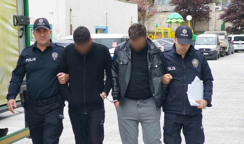 Koyun hırsızlığından gözaltına alındılargerçekler ortaya çıkınca serbest kaldılar - Samsun’da koyun çaldıkları iddiasıyla gözaltına alınan 2 kişi , koyunun sahibinin borca karşılık satması için verdiği ortaya çıkınca sevk edildikleri adliyede serbest bırakıldılar.